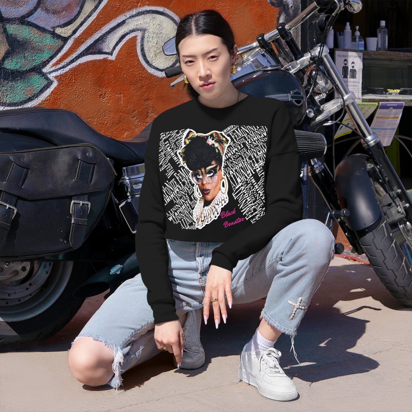 BLACK BENATAR CROPPED SWEATSHIRT